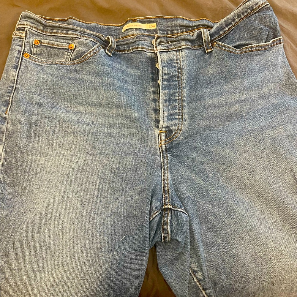 Levi Ribcage Cropped Jean